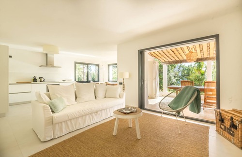 Les Issambres Villa | 4* apartment located on the ground floor of the villa. 1,000 m2 garden