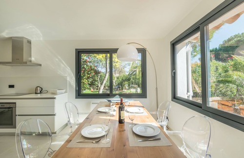 Les Issambres Villa | 4* apartment located on the ground floor of the villa. 1,000 m2 garden