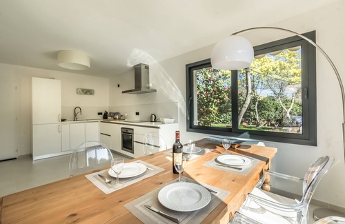 Les Issambres Villa | 4* apartment located on the ground floor of the villa. 1,000 m2 garden