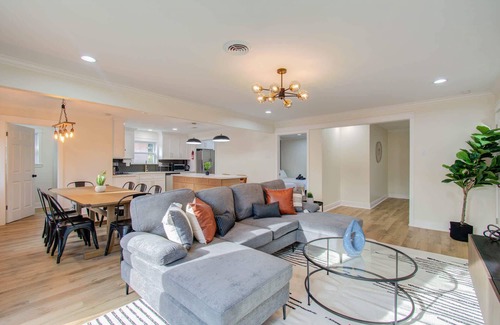 Braeswood Place House | 4-BD Central Location w Pool, Patio, Firepit