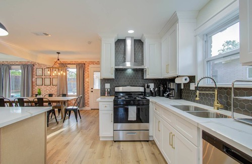 Braeswood Place House | 4-BD Central Location w Pool, Patio, Firepit