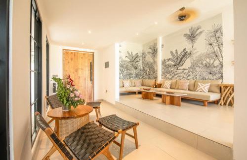Batubelig Villa | 4 Bd Seminyak With Paddy View, Enclosed Living