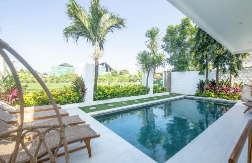 Batubelig Villa | 4 Bd Seminyak With Paddy View, Enclosed Living