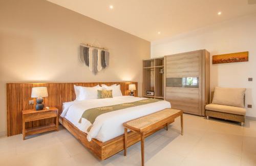 Batubelig Villa | 4 Bd Seminyak With Paddy View, Enclosed Living