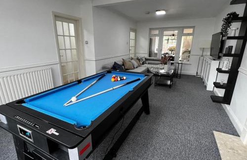 Oxford Villa | 4 BDR Home By Tranquil Ventures Short Lets & Serviced Accommodation Cowley With Games Area, On-Site Parking, Central Oxford