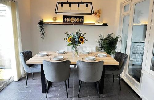 Oxford Villa | 4 BDR Home By Tranquil Ventures Short Lets & Serviced Accommodation Cowley With Games Area, On-Site Parking, Central Oxford