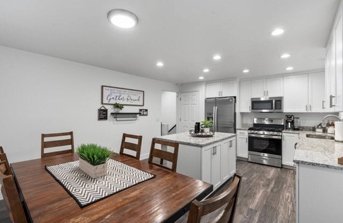 Taylorsville House | 4 Bdrm 6 Bed Clean Pet Friendly HotTub New Kitchen