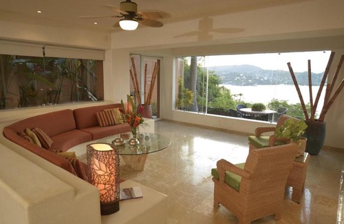 Playa Las Gatas House | 4 Bdrm Waterfront Property Overlooking Playa La Ropa