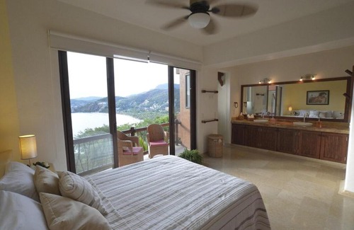 Playa Las Gatas House | 4 Bdrm Waterfront Property Overlooking Playa La Ropa