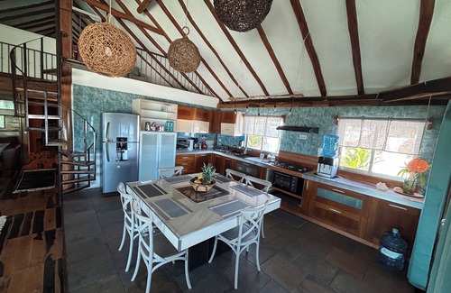 Playa del Secreto Apartment | 4 Bdrs. Amazing BeachFront Penthouse sleeps 9, Pool, Staff, Wi-Fi, Chef at home