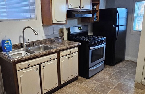 Cedar Rapids House | 4 Bed 2 Bath 1 block from Coe College NE CR