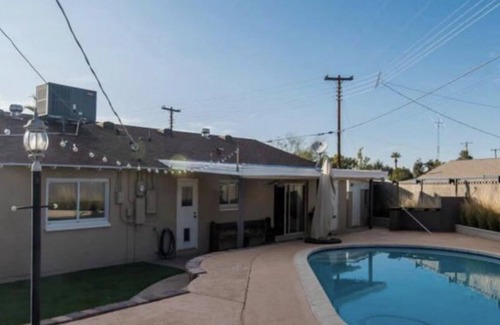 Tempe House | 4 bed 2 bath with pool and gym all private