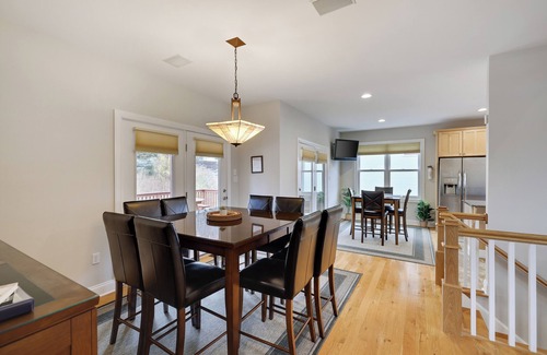 Lake Harmony House | 4 Bed 3 Bath single home with Hot Tub! Come for the Fall foliage and festivals!