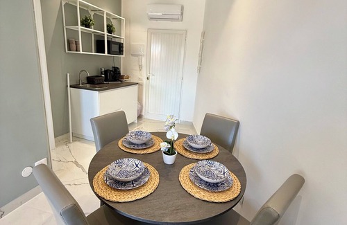 Mondello Apartment | 4 BED APARTMENT IN MONDELLO WITH CONDOMINIUM POOL AND SEA ACCESS