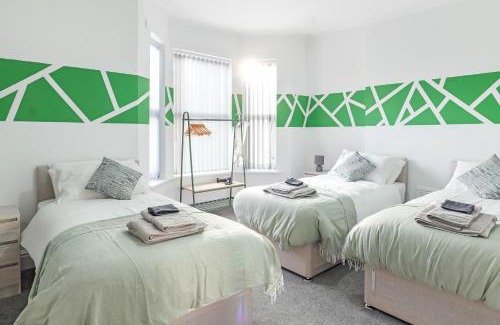 Birkenhead House | 4-Bed Contractor House - Free Parking - Ultra Fast WIFI