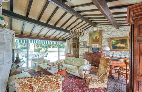 Saint-Vivien-de-Medoc House | 4 bedroom accommodation in Saint-Vivien-de-Medoc