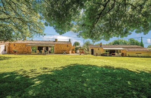 Saint-Vivien-de-Medoc House | 4 bedroom accommodation in Saint-Vivien-de-Medoc