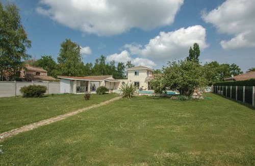Saint-Vivien-de-Medoc House | 4 bedroom accommodation in Saint-Vivien-de-Medoc