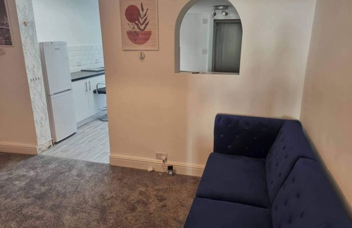 Gillingham House | 4 Bed House - Sleeps 8 - Parking - Wifi