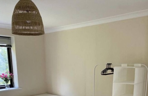 High Wycombe House | 4 bed HOUSE with garden, WiFi speed: 1000