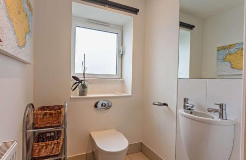 Whippingham House | 4 Bed in East Cowes 94556