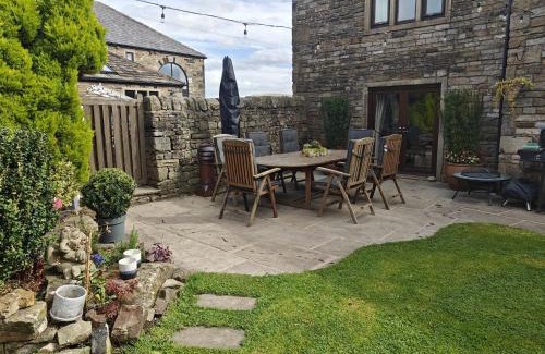 Rochdale House | 4 Bed in Whitworth oc-b33110