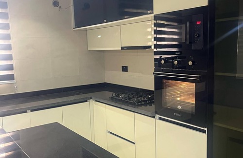 Abuja Apartment | 4-bedroom apartment in charming Abuja with WiFi, AC. Book now