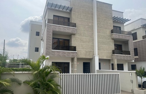 Abuja Apartment | 4-bedroom apartment in charming Abuja with WiFi, AC. Book now