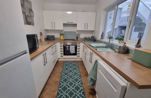 Brixham House | 4 bed townhouse 5 min level walk to harbour