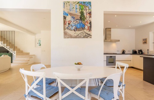 Lourmarin Villa | 4 bed villa, 5-10 minutes walk from Lourmarin, pool, countryside views and quiet