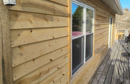 Sturgis Cabin | 4-bedroom, 2-bathroom log cabin offers the perfect retreat close to downtown Sturgis. With breathtaking views and a peaceful wooded setting, this cozy home-away-from-home is perfect for families or groups, comfortably accommodating up to 8 guests.