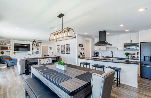 Scottsdale Estates Eight House | 4 Bedroom 3 Bath w/Sports Bar Game Room! Located Minutes to Old Town!