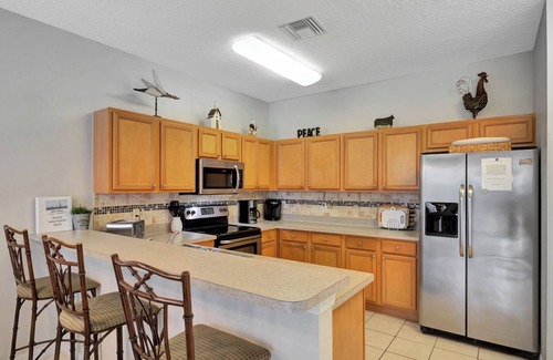 Haines City Villa | 4 Bedroom/4 Bathroom full en-suite Vacation Home with Pool, Spa and Game Room.