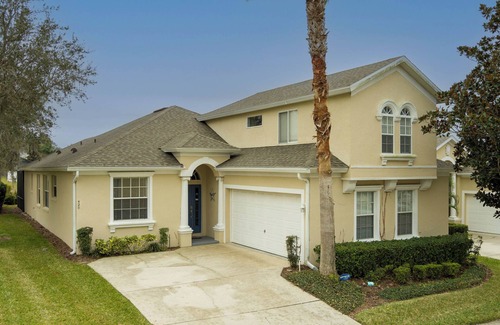 Haines City Villa | 4 Bedroom/4 Bathroom full en-suite Vacation Home with Pool, Spa and Game Room.