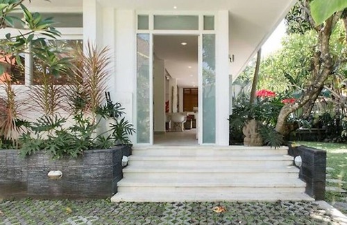 Kuta Villa | 4 Bedroom, 4 Bathroom Tropical Villa in Seminyak with Large Private Pool