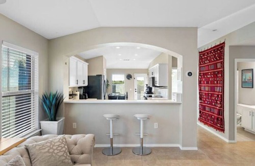 Los Cielos Apartment | 4 Bedroom: 5min to COTA/Airport 15min-Downtownnn