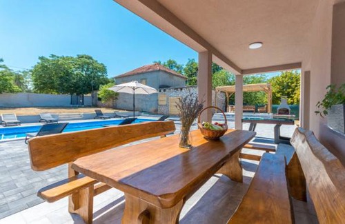 Donje Rastane House | 4 bedroom accommodation in Donje Rastane