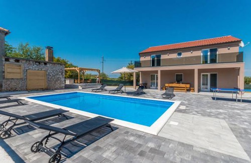 Donje Rastane House | 4 bedroom accommodation in Donje Rastane