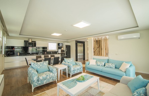 Dalyan City Center Villa | 4 bedroom accessible villa with private pool, jacuzzi, garden and lift
