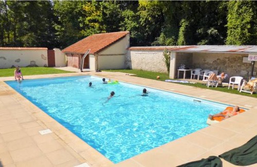 Ocquerre Apartment | 4 bedroom accommodation in Ocquerre