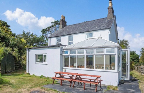 Garn Fadryn Cottage | 4 bedroom accommodation in Pengroeslon, near Aberdaron