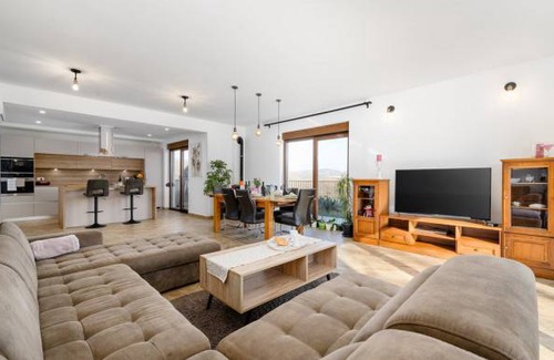 Nova Vas House | 4 bedroom accommodation in Nova Vas