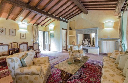 Dicomano House | 4 bedroom accommodation in Dicomano