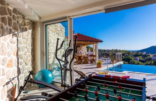 Gromaca House | 4 bedroom accommodation in Gromaca