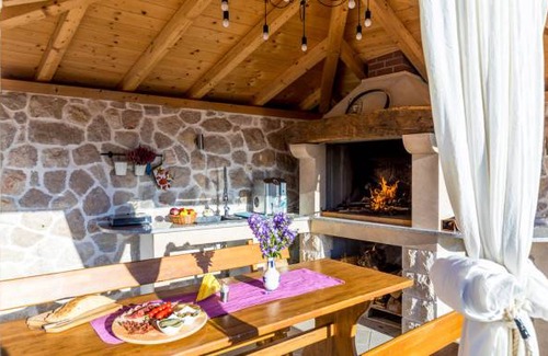Gromaca House | 4 bedroom accommodation in Gromaca