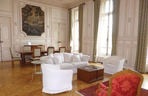 Ocquerre Apartment | 4 bedroom accommodation in Ocquerre