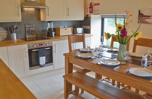 Llanfaelog Cottage | 4 bedroom accommodation in Llanfaelog, near Rhosneigr