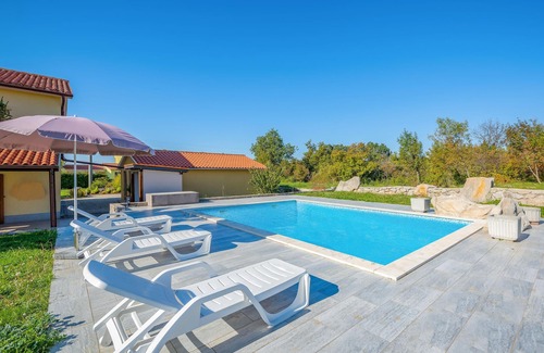 Presika House | 4 bedroom accommodation in Presika