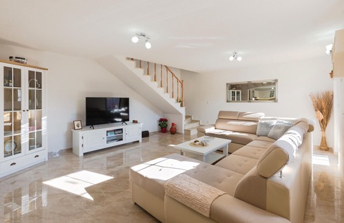 Zmijavci House | 4 bedroom accommodation in Zmijavci