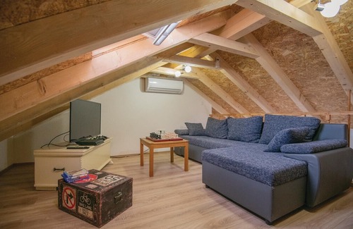 Zmijavci House | 4 bedroom accommodation in Zmijavci